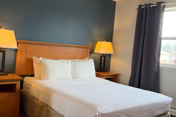 Room 4 of 16