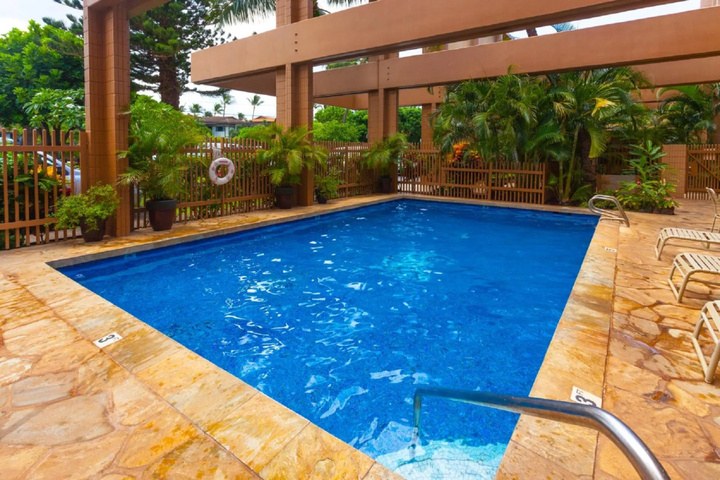 Pool 10 of 25