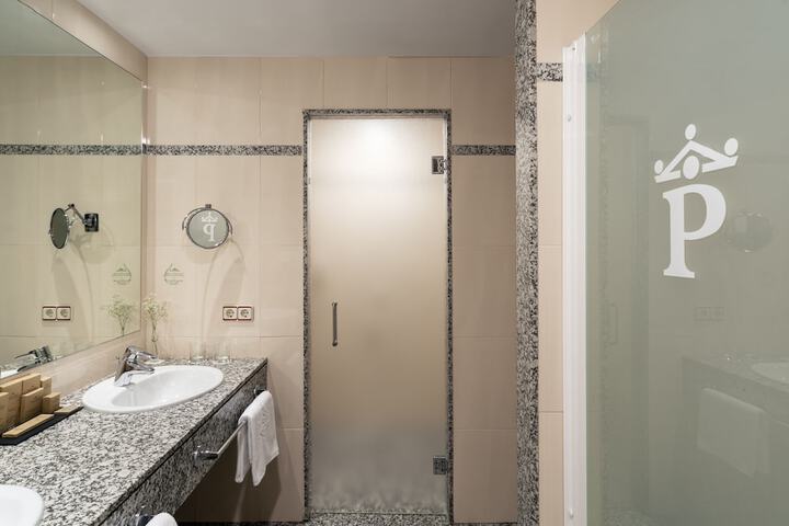 Room 17 of 35