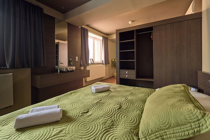 Room 36 of 96