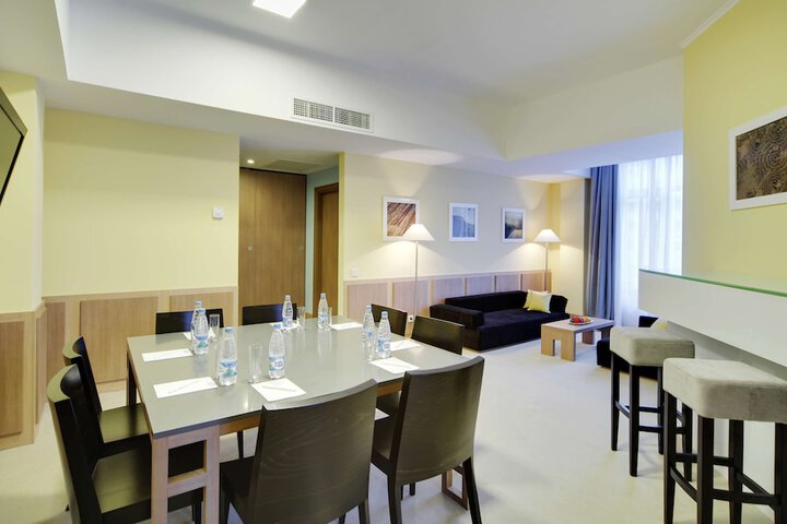 Room 18 of 91