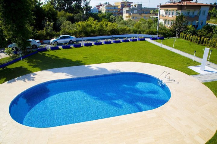 Pool 13 of 38
