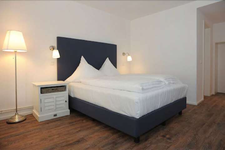 Room 9 of 42
