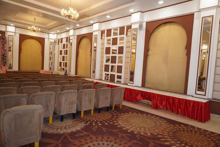 Ballroom/Hall 56 of 77