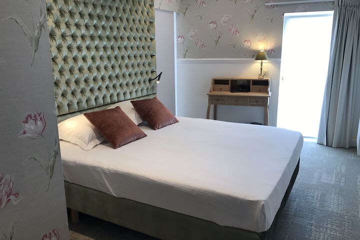 Room 7 of 108