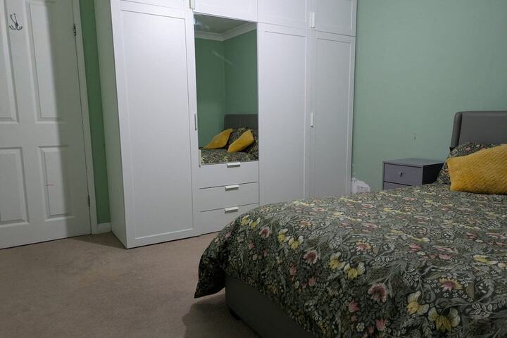 Room 5 of 16