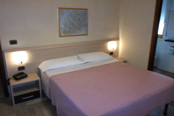 Room 6 of 52