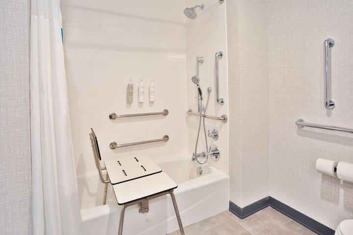 2 Queen Beds Hearing Accessible (9 of 9)