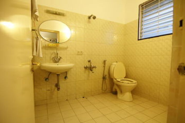 Room 12 of 18
