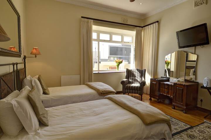 Room 4 of 110