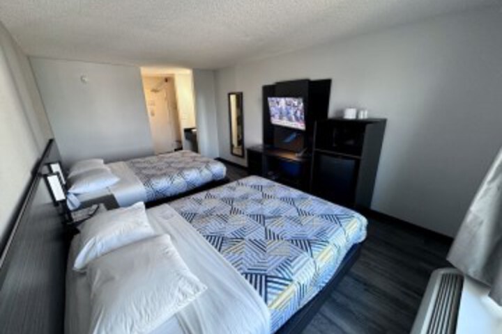 Room 16 of 33