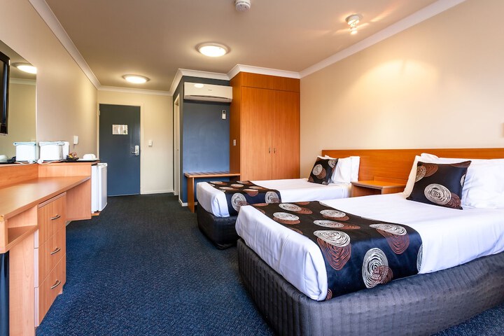 Room 8 of 34