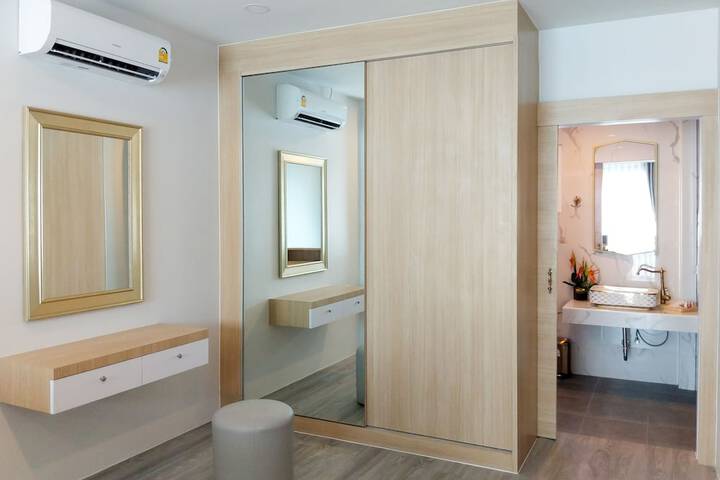 Room 6 of 129