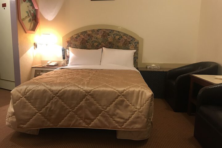 Room 3 of 27