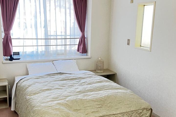 Room 6 of 9
