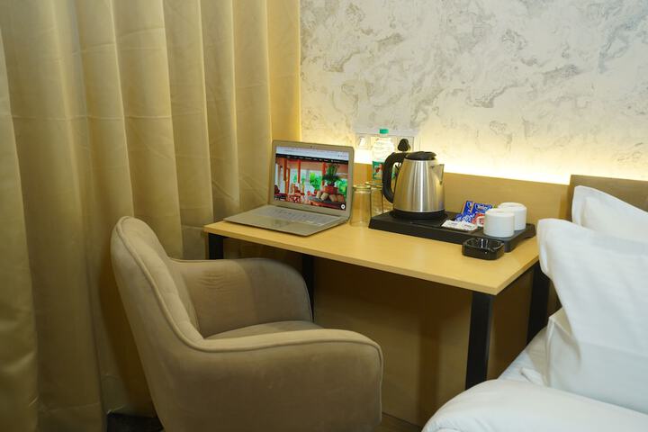 Room 15 of 93