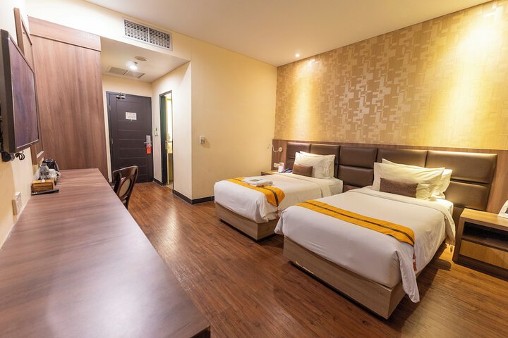 Room 12 of 80