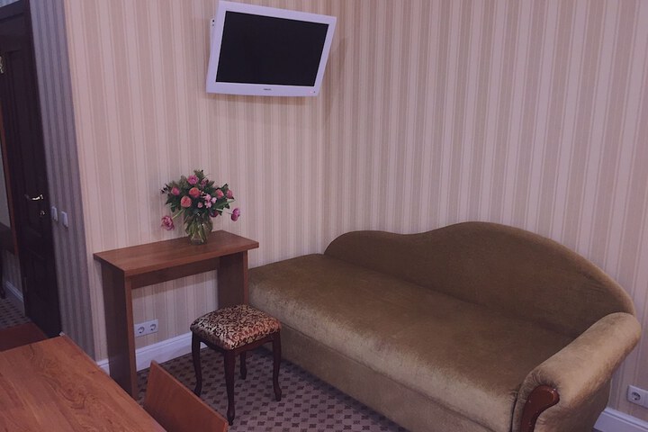 Room 12 of 12