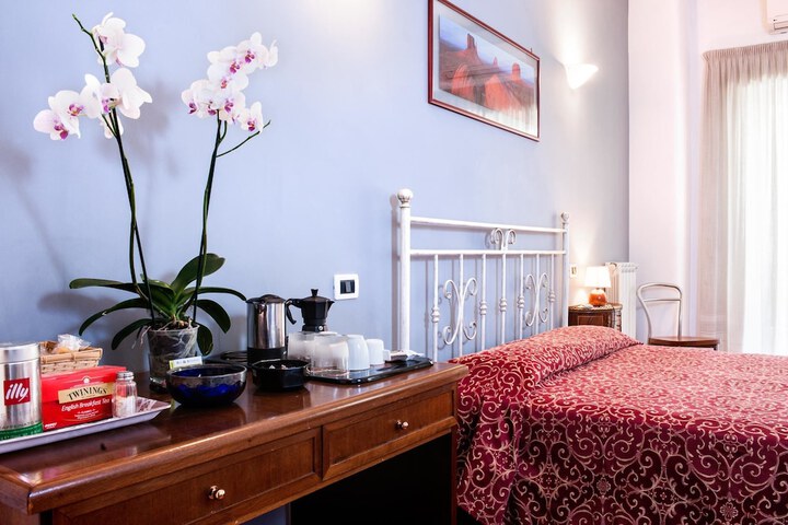 Room 5 of 16