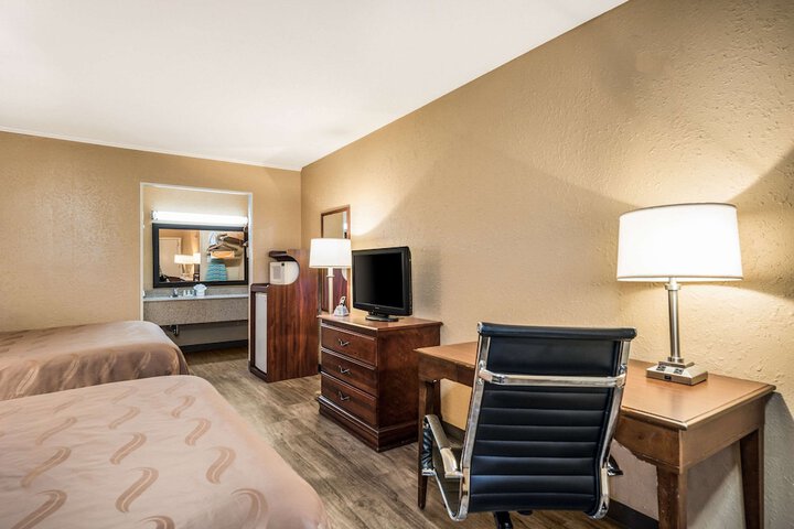 Room 10 of 38