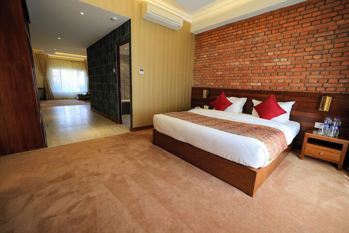 Room 12 of 92