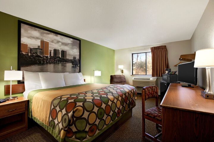 1 King Bed (4 of 5)