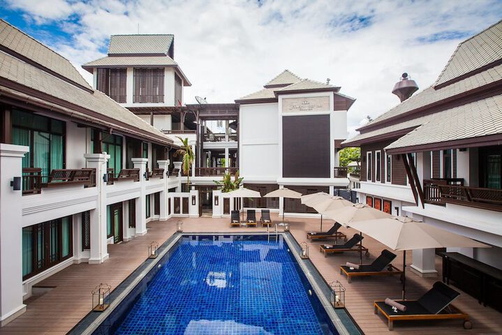 Pool Hotel