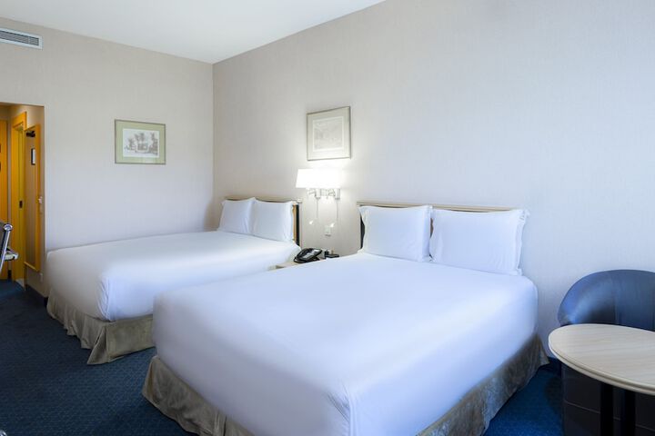 Room 34 of 109