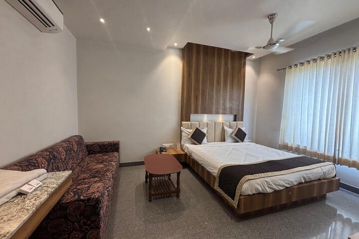 Room 6 of 14