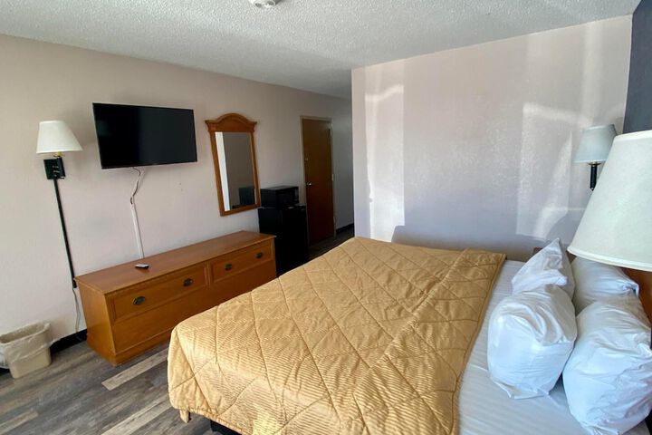Room 27 of 69