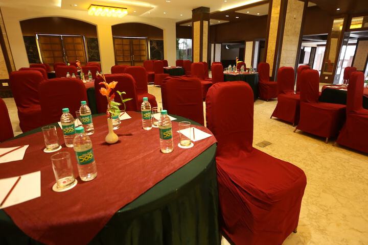 Ballroom/Hall 30 of 34