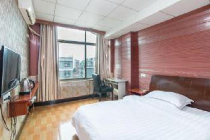 Room 6 of 8