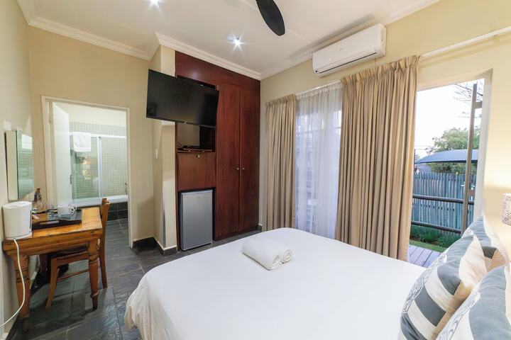 Room 2 of 42