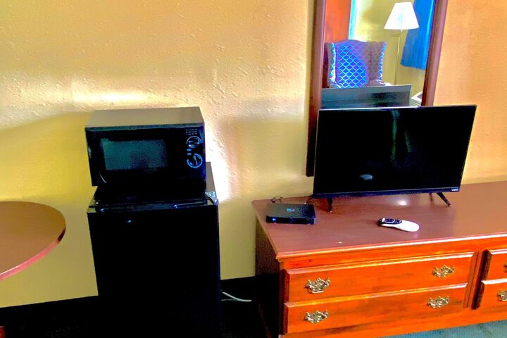 Room 6 of 9