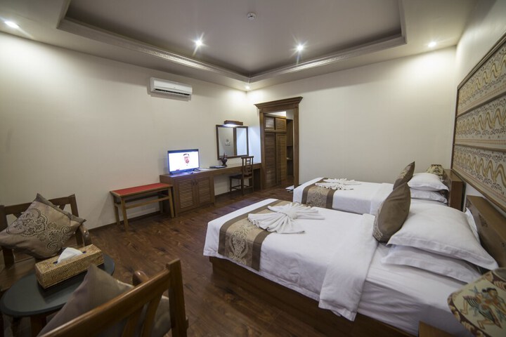 Room 13 of 76