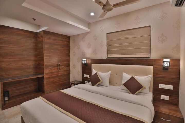 Room 60 of 76