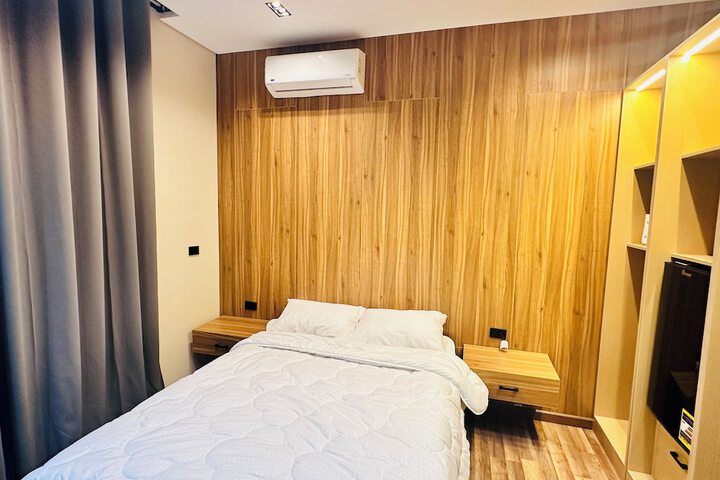 Room 34 of 147