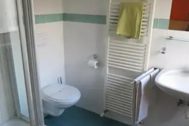 Room 6 of 13