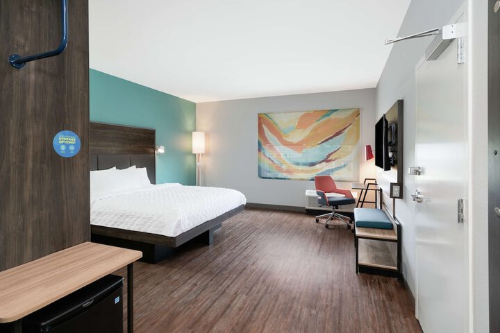 1 King Bed (4 of 14)