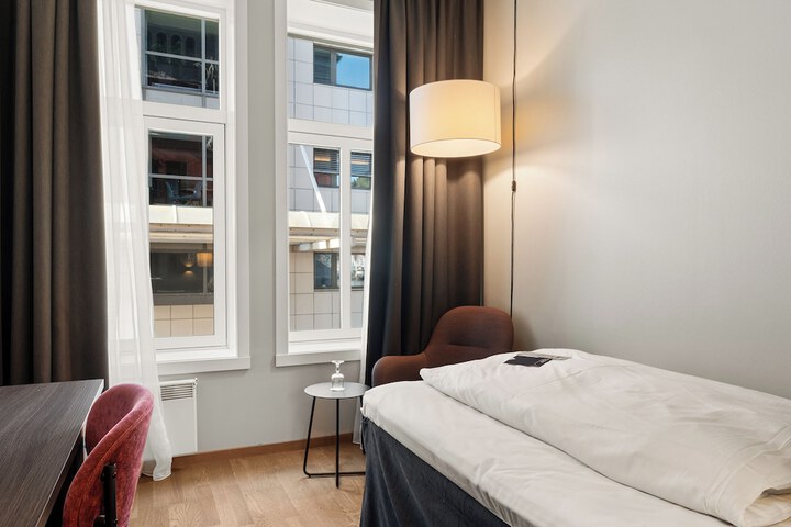 Room 16 of 83