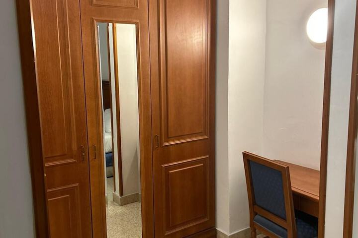 Room 14 of 33