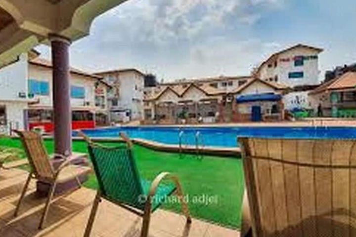 Hotel Pool