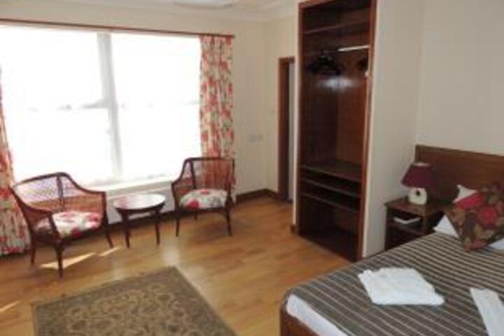Room 4 of 6