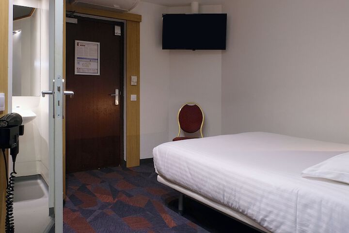 Room 8 of 23