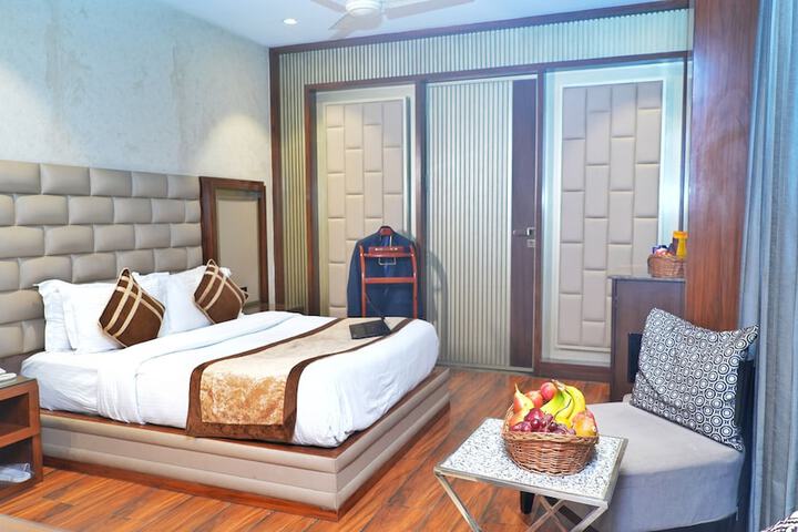 Room 27 of 61