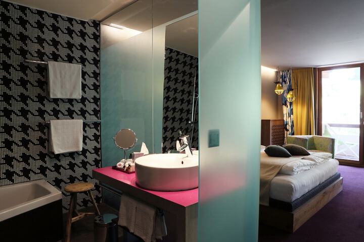 Room 52 of 91