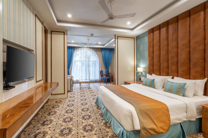 Room 4 of 24