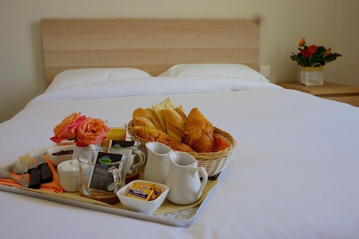 Room 8 of 27