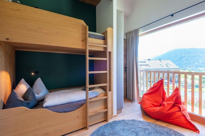 Room 8 of 40