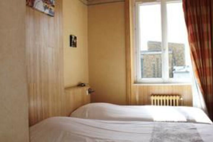 Room 11 of 28